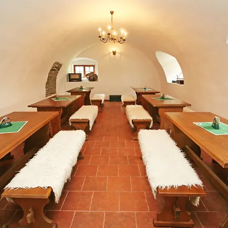 Pensionat Zamek Jindrichovice 4*