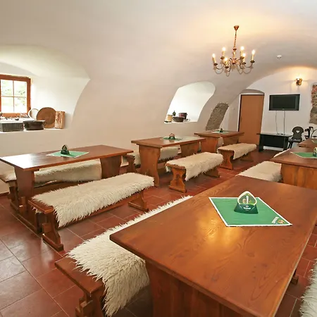 Pensionat Zamek Jindrichovice 4*