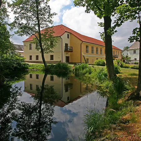 Pensionat Zamek Jindrichovice 4*