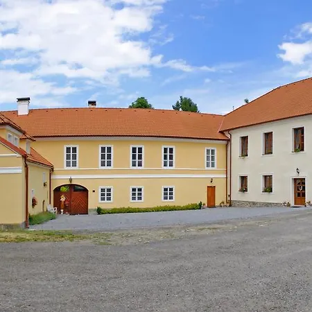 Zamek Jindrichovice Kolinec